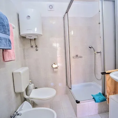 Gostinjska kuća Viktoria Monterosso 3*