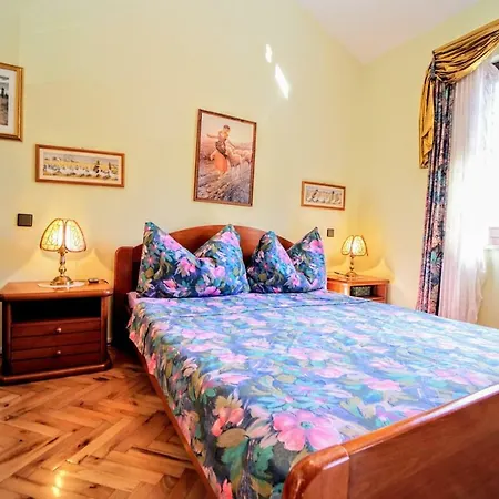 Viktoria Monterosso 3*
